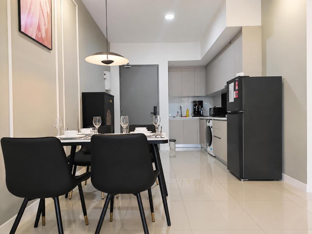 فضای داخلی Skyline KL Bukit Bintang Luxury Condo doorstep LRT station در کوالالامپور - تصویر ۳