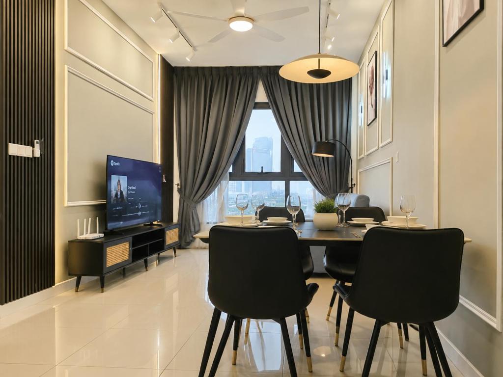 لابی و فضای عمومی Skyline KL Bukit Bintang Luxury Condo doorstep LRT station - تصویر ۵