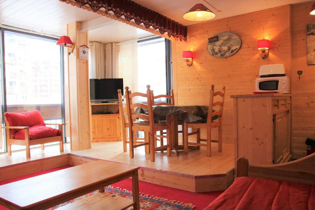 Résidence Roc De Peclet 2 - VAL THORENS location: Studio chaleureux avec une cabine dans un quartier calme MAE-9051