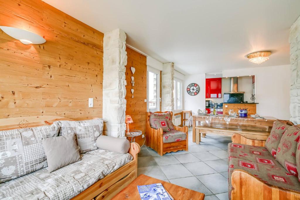 Résidence Le Bec Rouge - Appartement de charme 3 pièces 8 personnes à Tignes au pied des pistes et proche des commerces dans le quartier du Lac. Vue impr MAE-1681