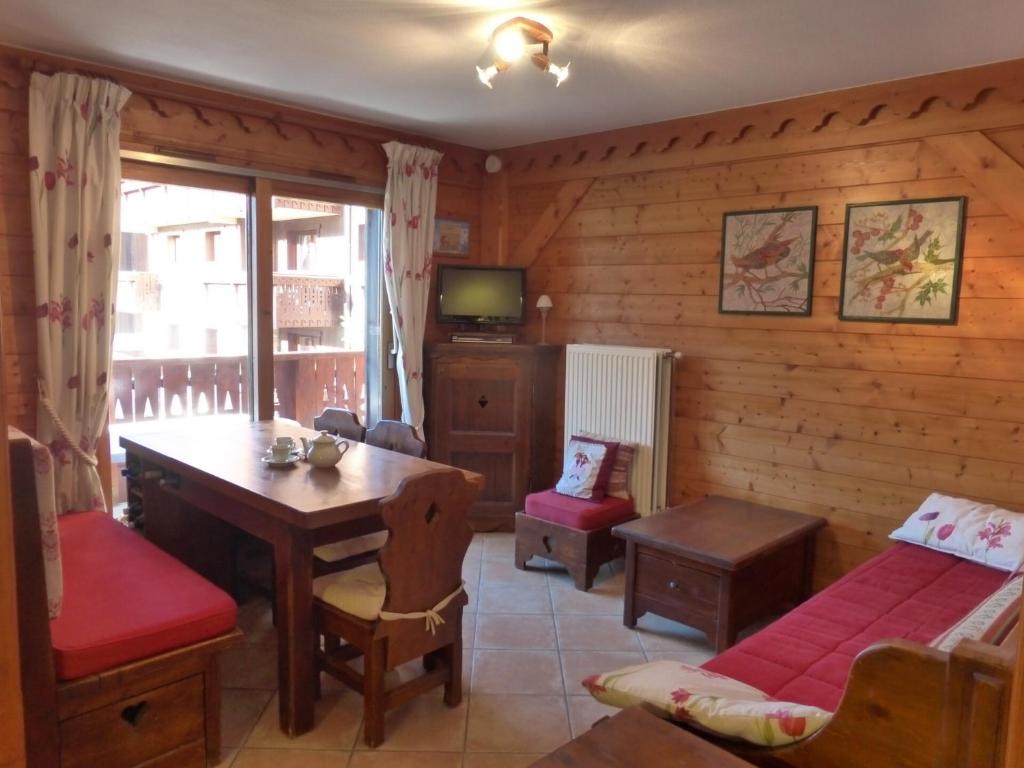 Résidence Fermes De Meribel Bat C - Confortable appartement 3 pièces pour 4 personnes aux pieds des pistes aves accès à la piscine situé à Meribel Village MAE-1800