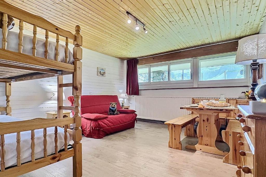 Résidence Neige Et Soleil - Studio 4 personnes à Tignes au pied des pistes et proche des commerces dans le quartier du Rosset. Studio très bien agencé avec MAE-1806