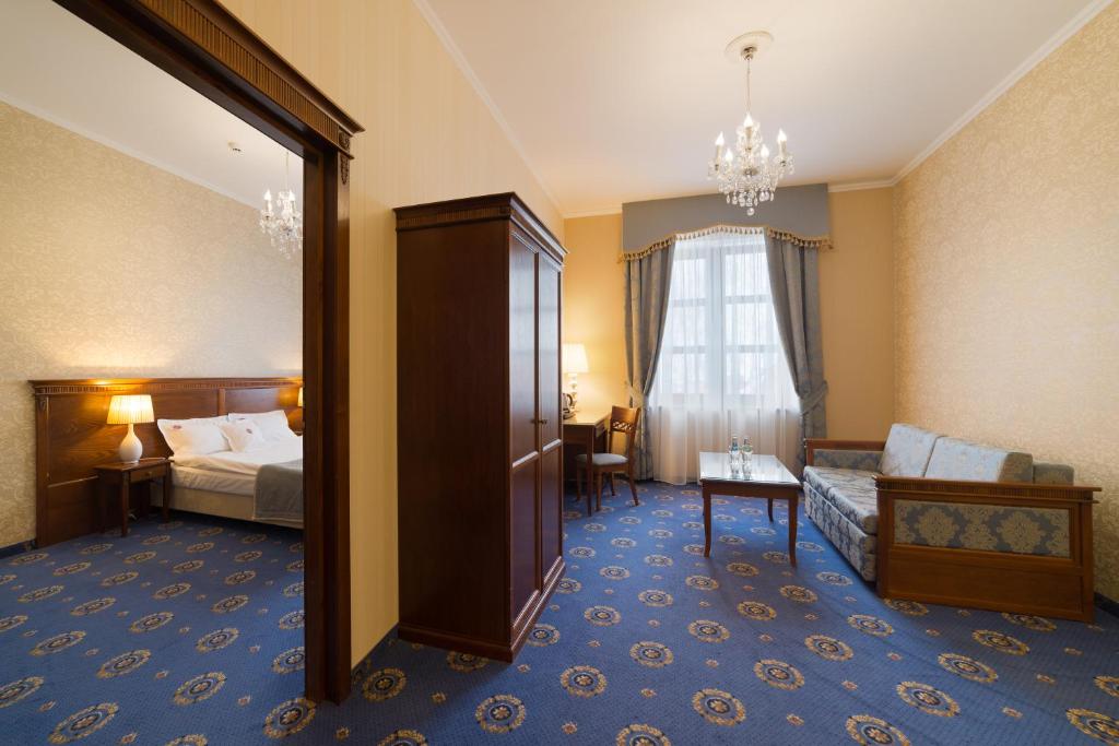 Posteľ alebo postele v izbe v ubytovaní Hotel Jarosław