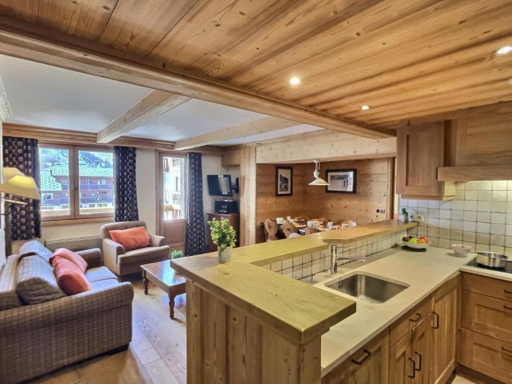 Résidence Aquila - Superbe appartement 3 pièces cabine pour 8 personnes situé à Val d’Isère, skis aux pieds et à 500m du centre du village, navette MAE-2544