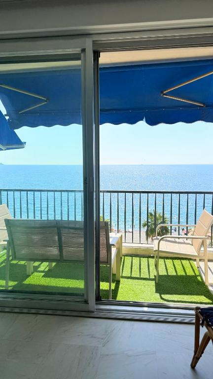 Sea view, Promenade des Anglais, 180 degree balcony, 4 people