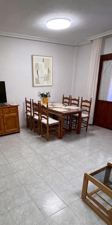 Private Garden Patio & Balcony 2-Bedroom Apartment