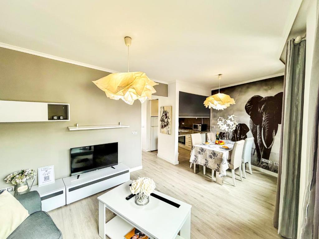 Adeje Living - Stylish 2 Bedroom Apartment in Adeje Tenerife
