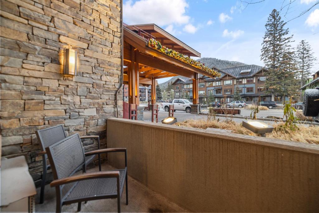 Moose Hotel and Suites photo 4
