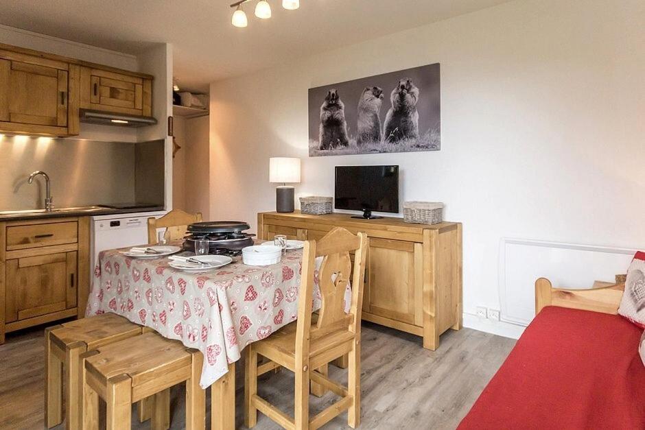 Résidence Ski Soleil - Appartement spacieux · Départ ski aux pieds · Balcon vue sur les pistes MAE-0544