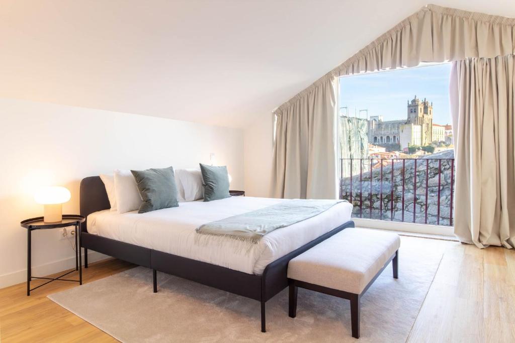 Caldeireiros 95 - Duplex w View by LovelyStay
