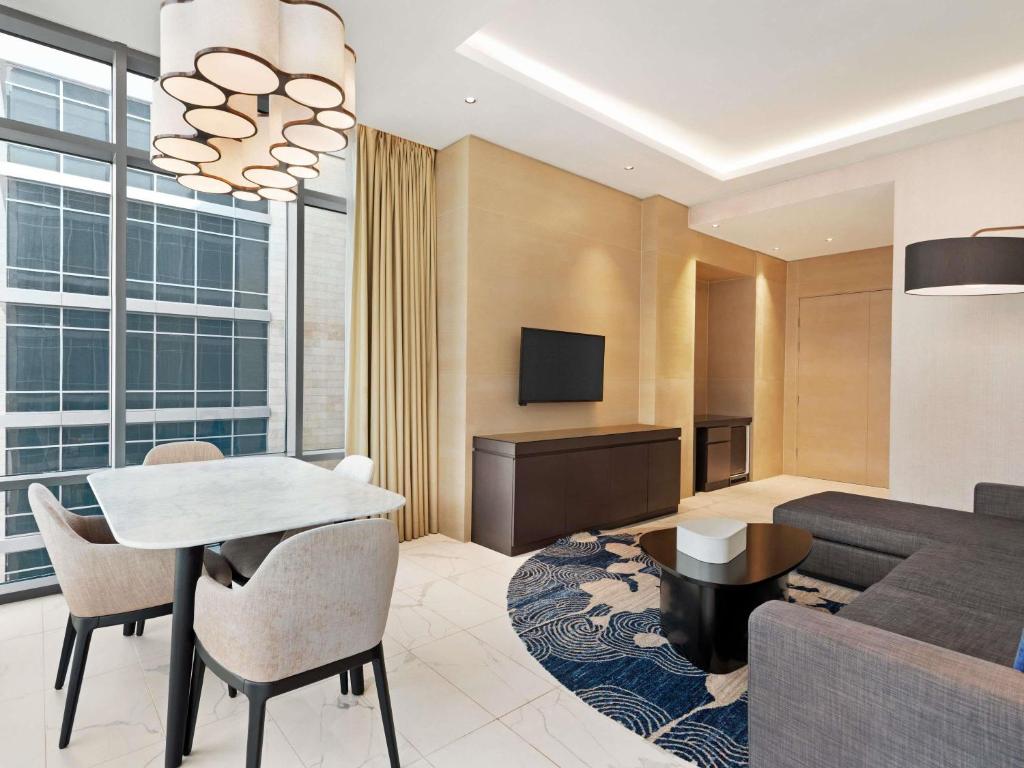 لابی و فضای عمومی Novotel Dubai Gold District - تصویر ۵