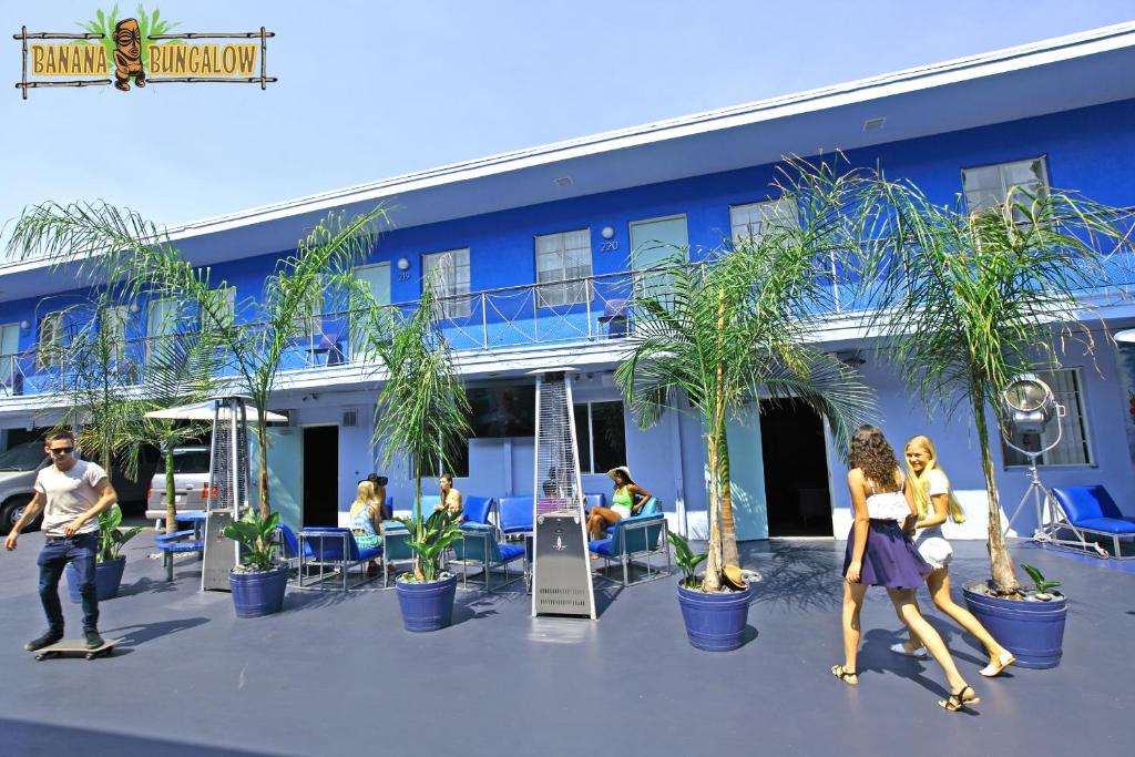 a group of people walking in front of a blue building at Banana Bungalow Hollywood Hotel & Hostel in Los Angeles