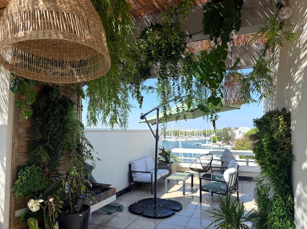 Belle marina en duplex avec bateau