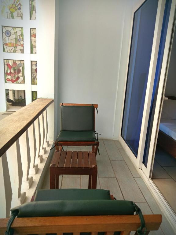 Posezení v ubytování B12 Cowrie Beach Studio Apartment
