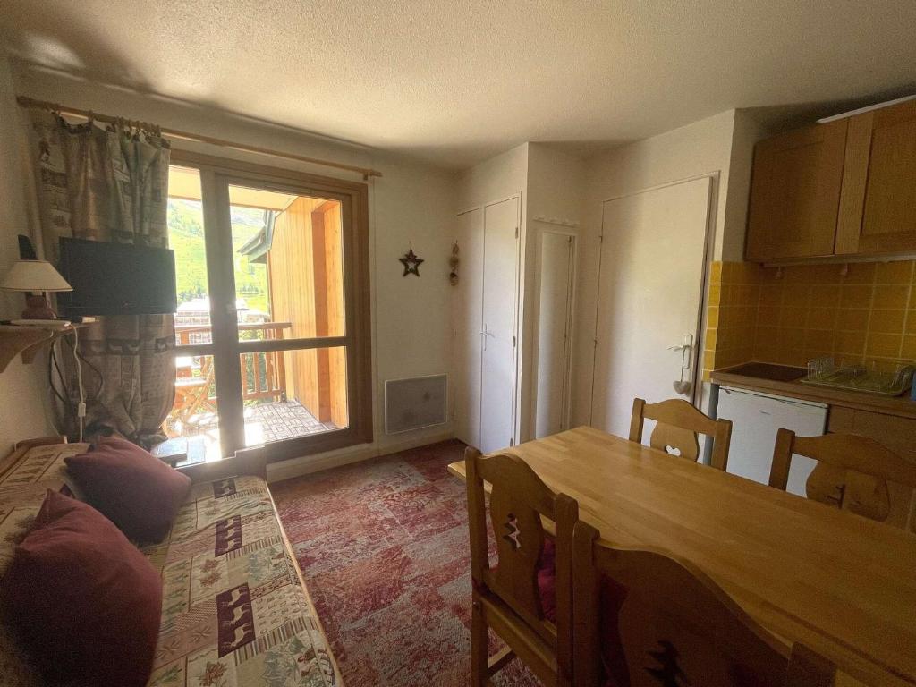 Résidence Pluton - Studio en plein cœur de station, face aux pistes avec place de parking privée et couverte MAE-5261