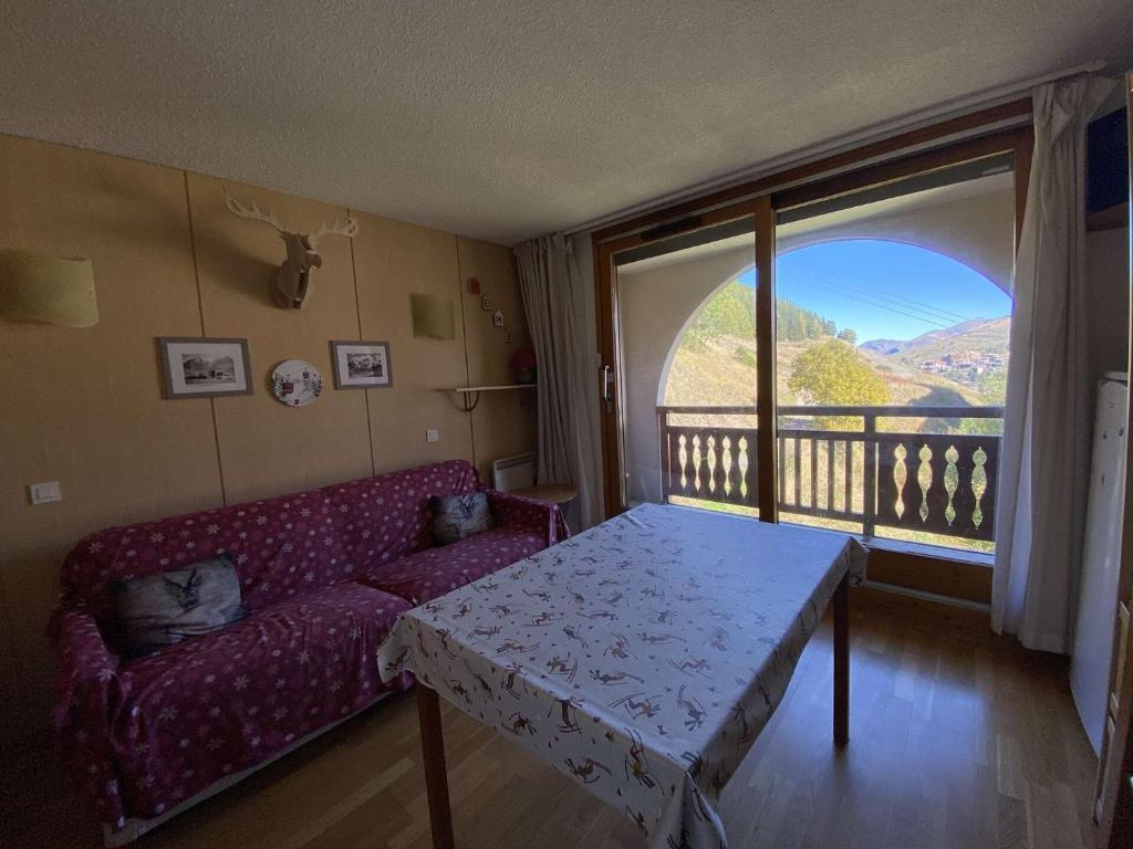 Résidence Soleil - Appartement T2 skis aux pieds avec vue sur les montagnes et place de parking privée couverte MAE-5401