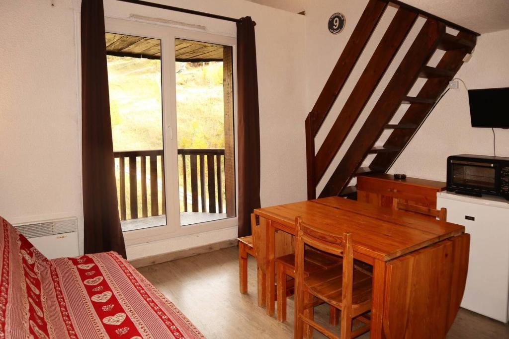 Résidence Le Pouzenc - Studio 6 personnes accès direct aux pistes MAE-0674