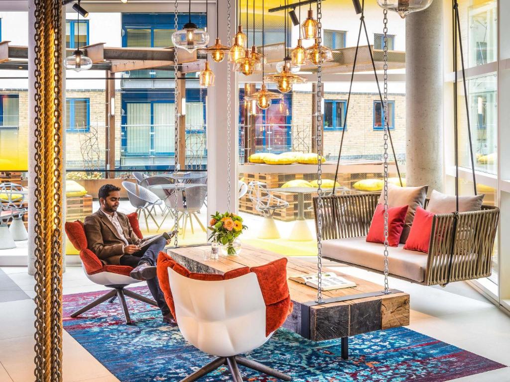 Novotel London Canary Wharf 2