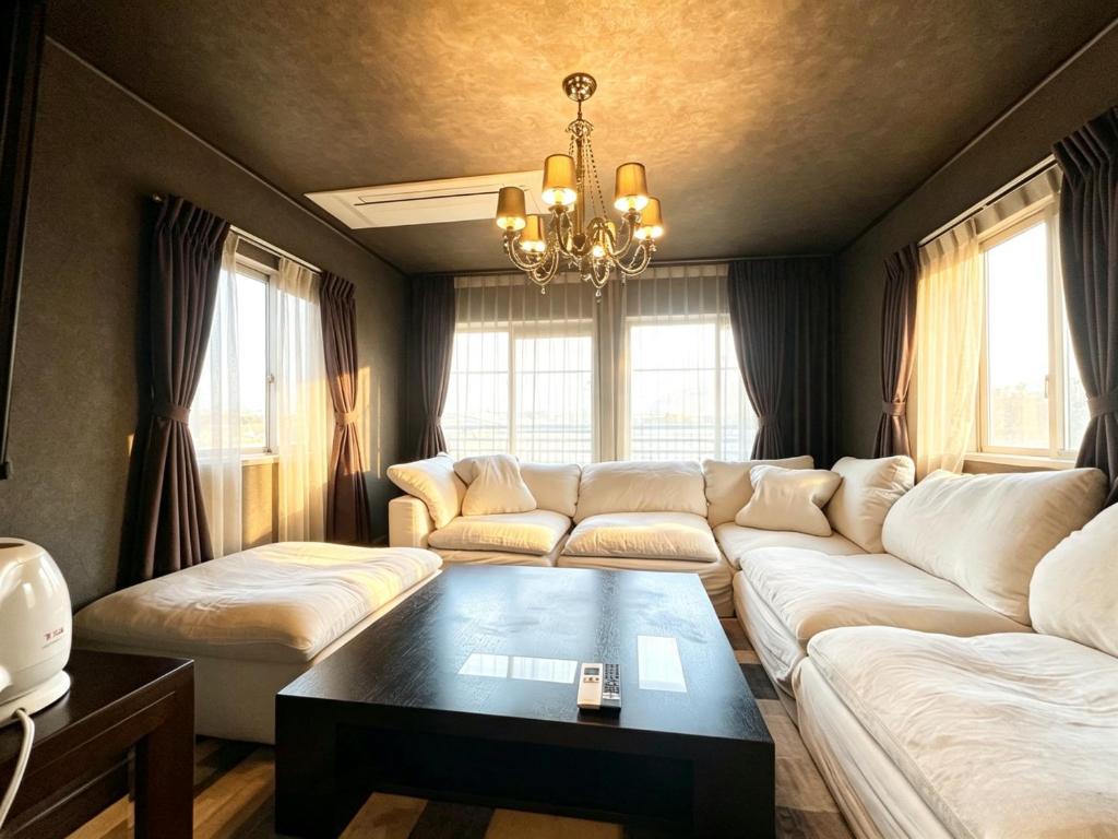 PIKA STAY Tokyo Nishi Nippori Entire 3 Bedroom House for 12