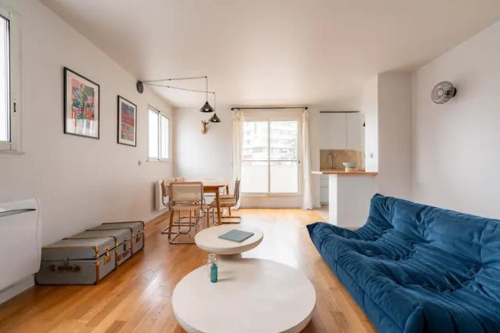 Large 3-bedroom apt with terrace Paris 15