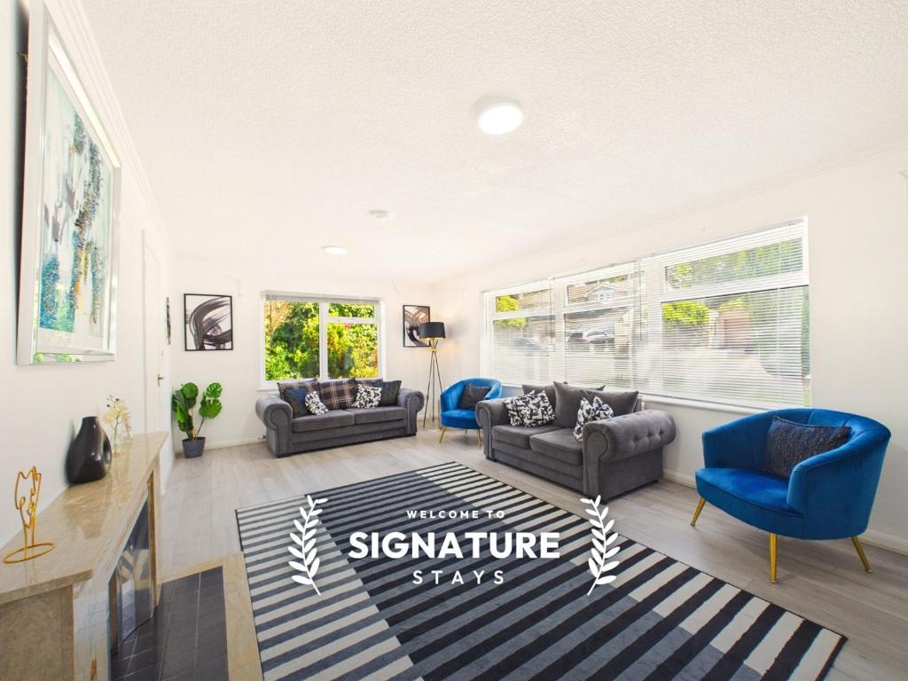 NEW Modern & Spacious Home in Oadby By Signature Stays - FREE Parking