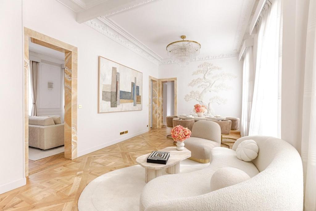 Stunning Parisian Apartment on Champs-Élysées