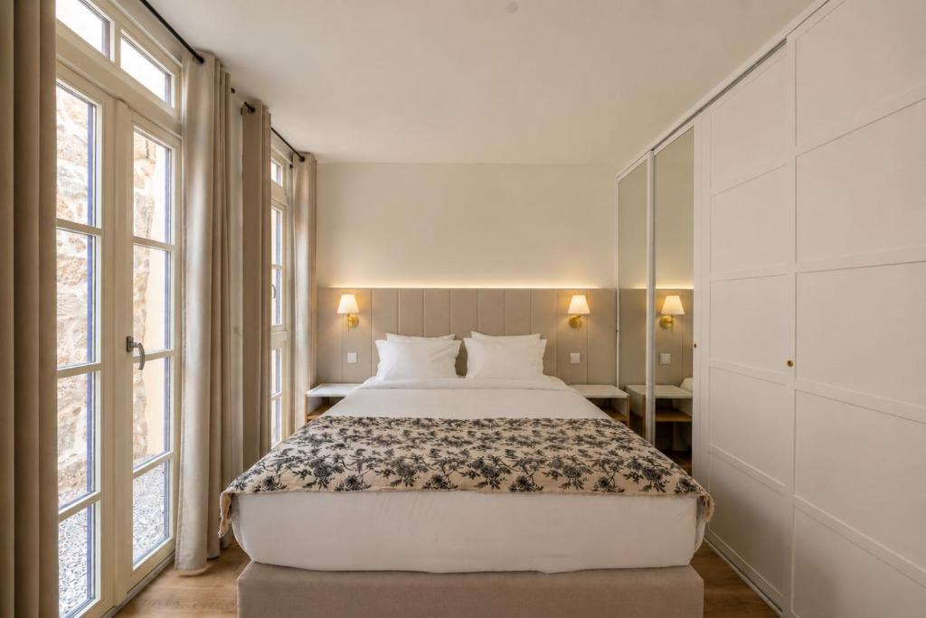 Taipas House in Porto