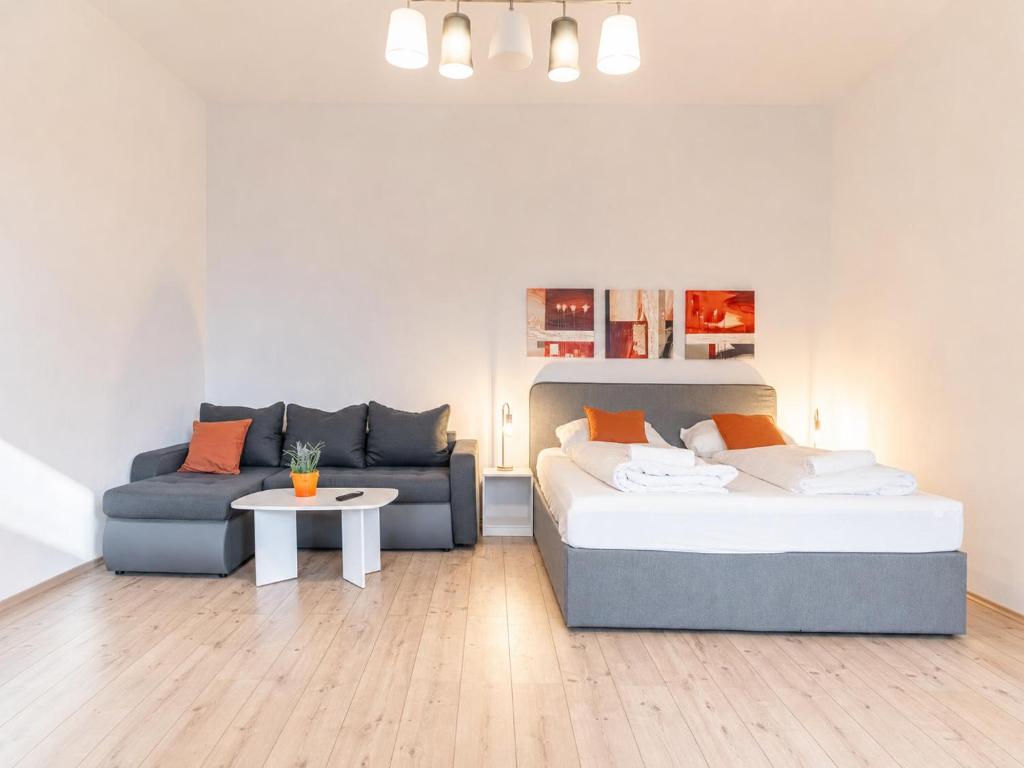 Attractive 2BR Apt Near AKH Ideal for short & Longstays