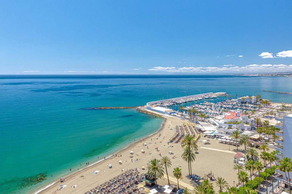 Marbella Beachfront Top Floor Sea View