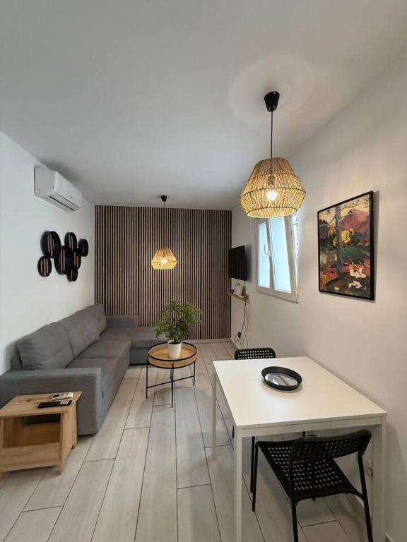 Bright 1-Bedroom with Ensuite in Puerta del Ángel