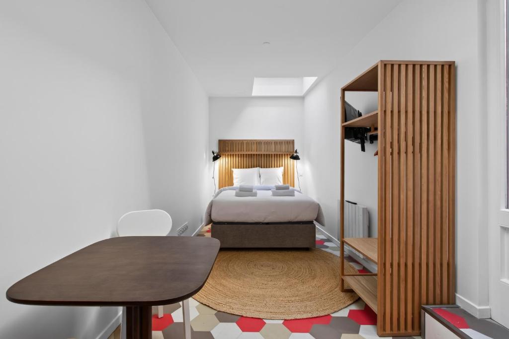 Studio-2Pers-Voltaire-PèreLachaise-Paris11-Modern