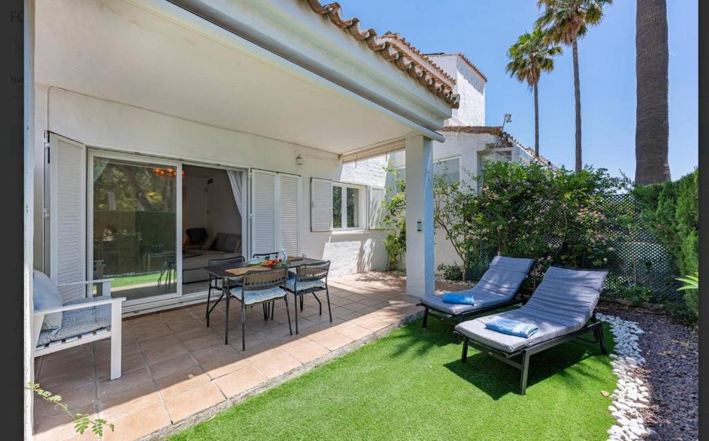 Bright Chalet with Swimming Pool and Beachfront