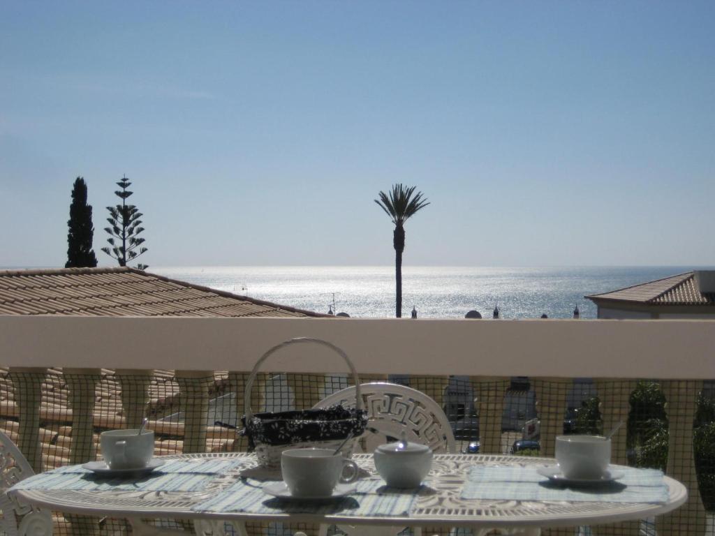 a table and chairs with a view of the beach at GUADALUPE 3 in Luz