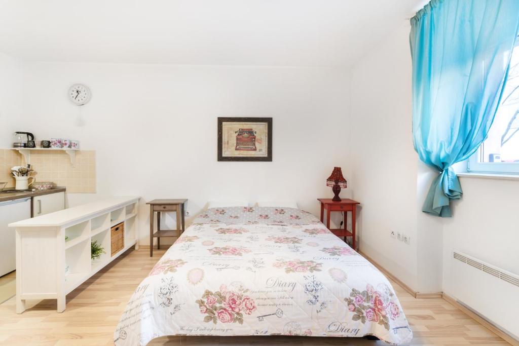 Posteľ alebo postele v izbe v ubytovaní Apartment Roza