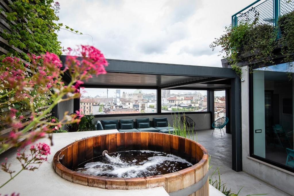 Luxury 3BR Penthouse with Duomo View & Hot Tub