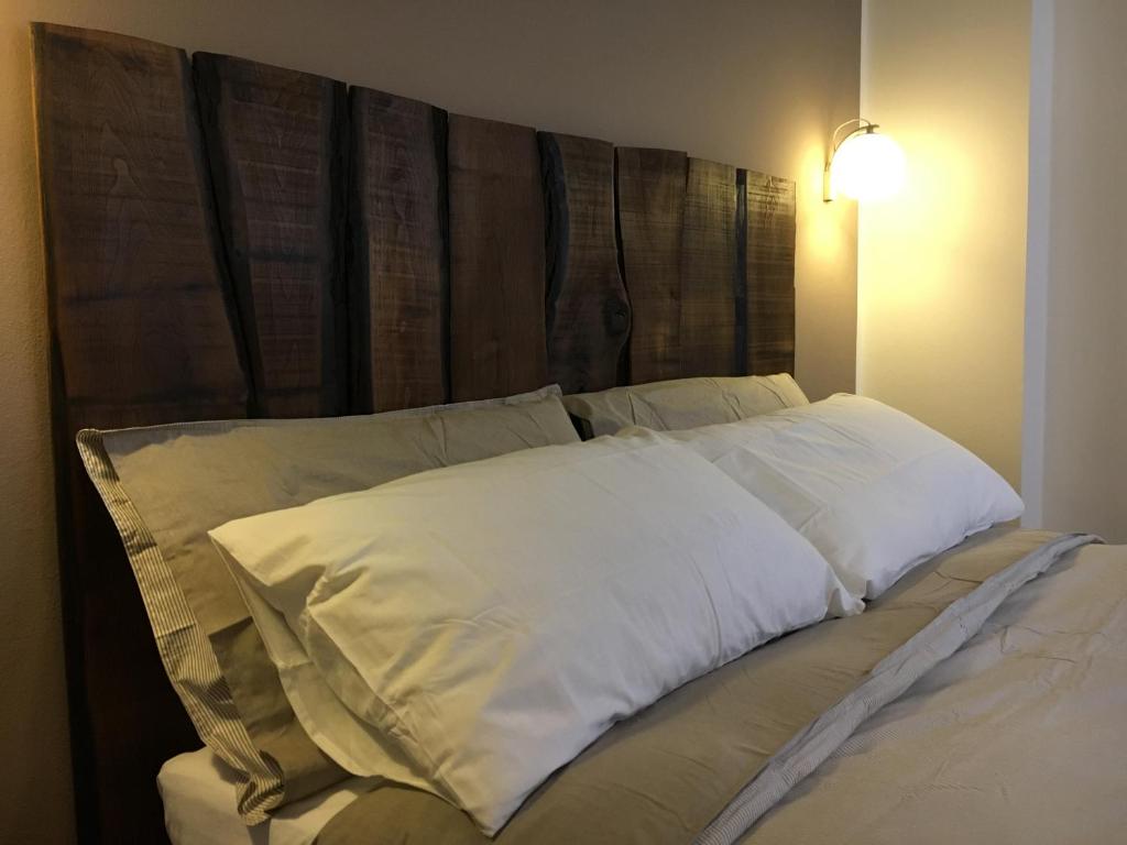 Elleboro - Deluxe Double Room (2 Adults + 1 Child)