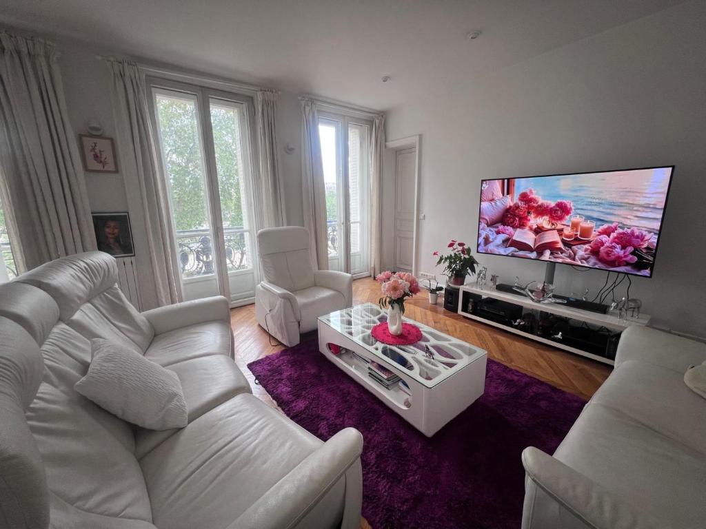 Eiffel Dream Abode