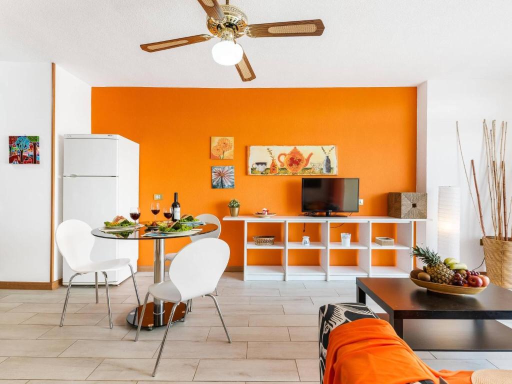 Orange Sunset Apartment