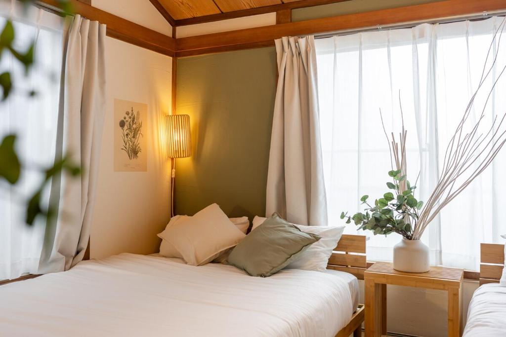Modern duplex with wood and tatami mats,Maximum 6 people, families with children welcome, Disney, Asakusa, Tokyo, Quiet residential street
