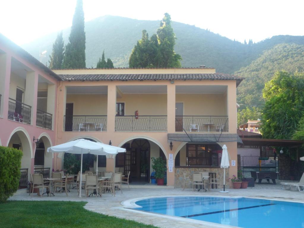 Nespecifikovaný výhled na hory nebo výhled na hory při pohledu z aparthotelu