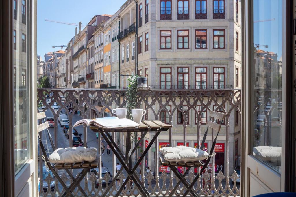 Porto 2BR Duplex with Balcony by LovelyStay