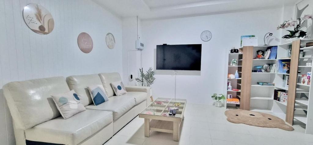 Home Sawasdee 2, ใกล้Safari world - Housity