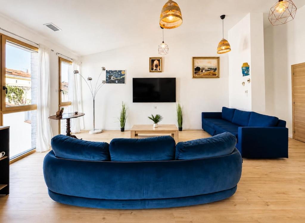 Stunning modern villa for up to 30 people