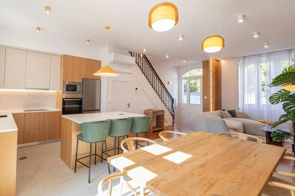 Golden Hour Luxury T4 for Families & Groups