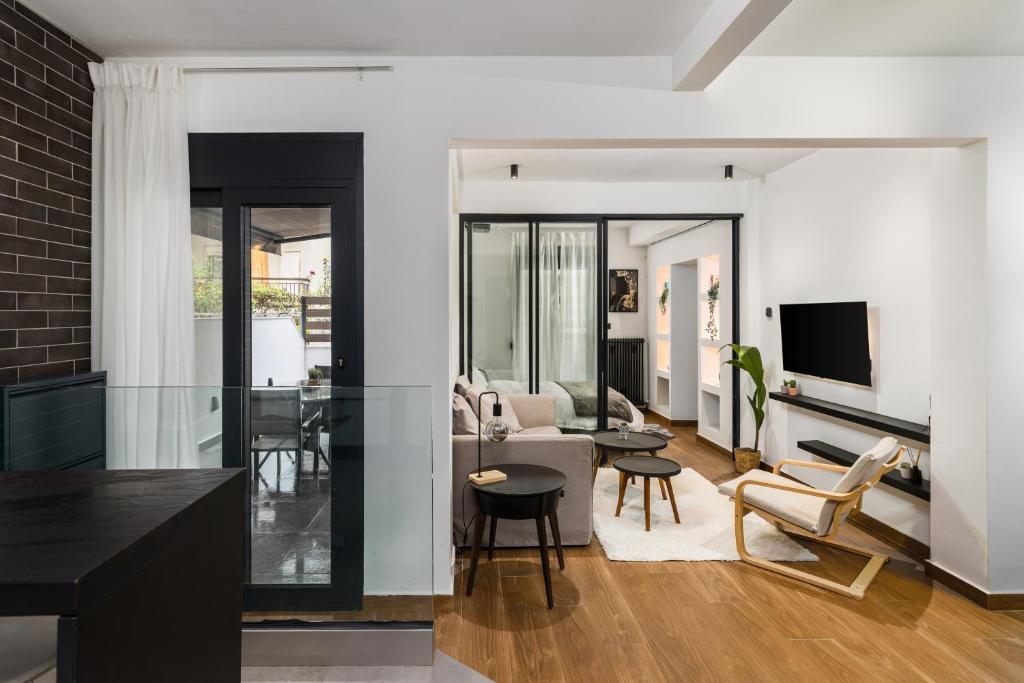 BLACK FRAME-A cinematic urban stay in Thessaloniki