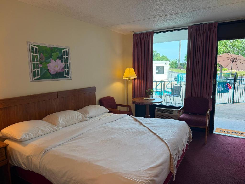 Ozark Valley Inn - 