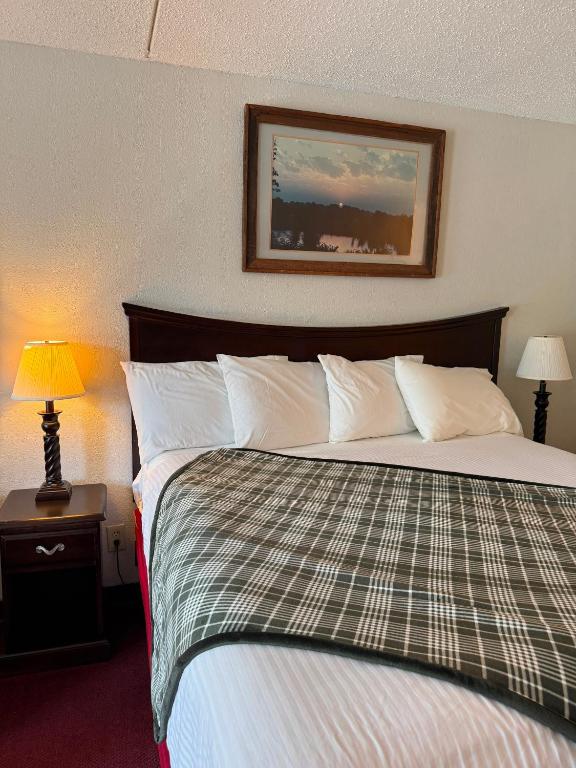 Ozark Valley Inn - 