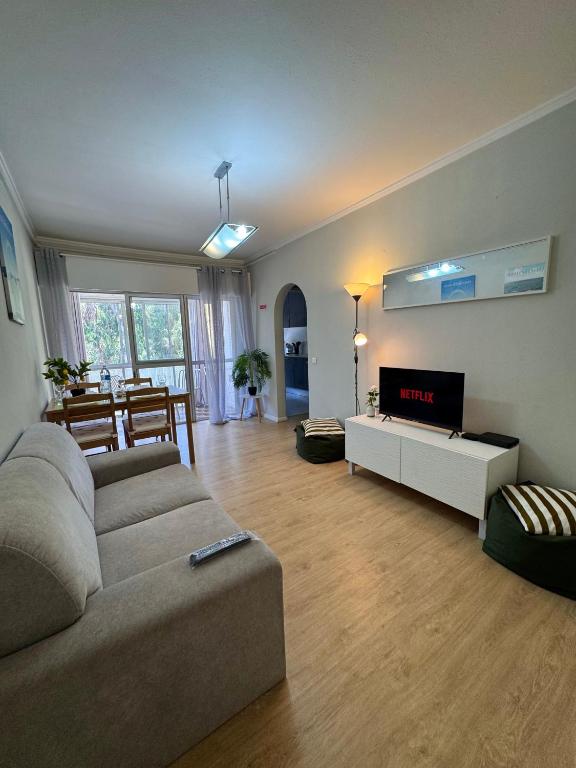2BR Estoril Apartment - Near Estoril Beach & Cascais - Sleeps 4