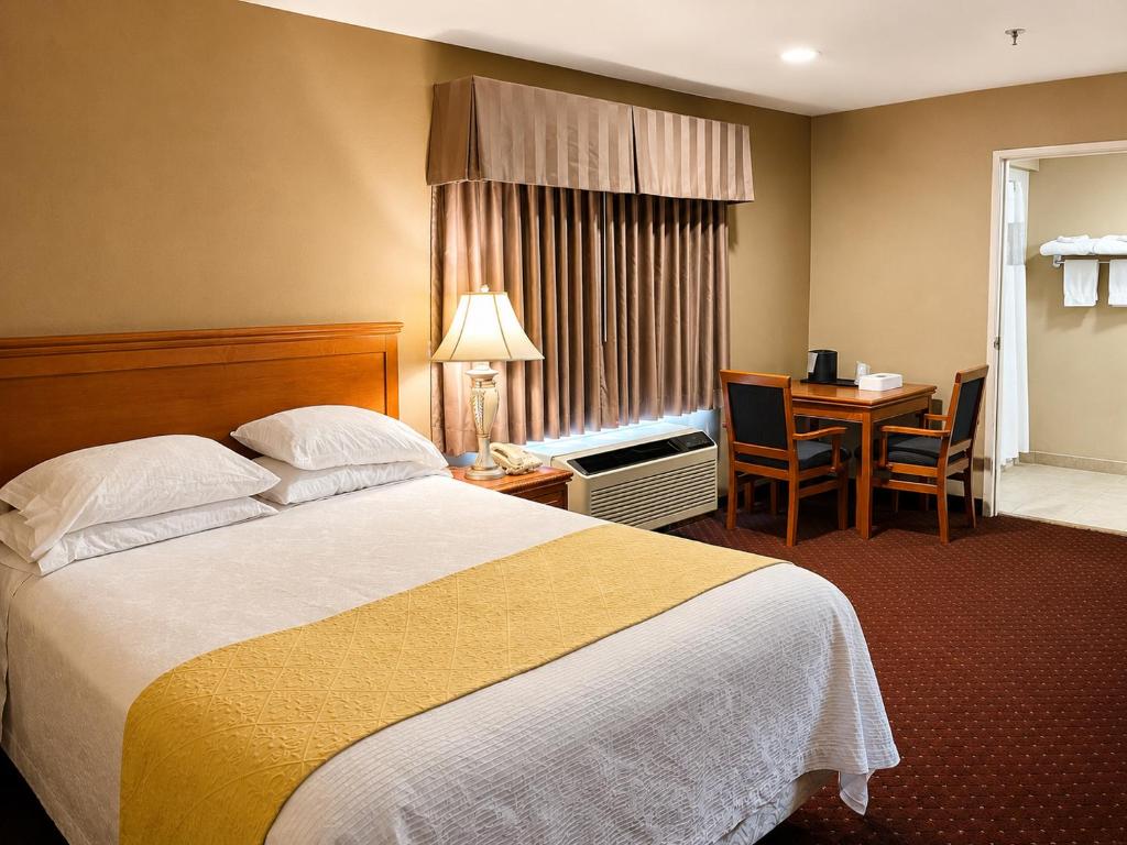 Burbank Inn and Suites - 