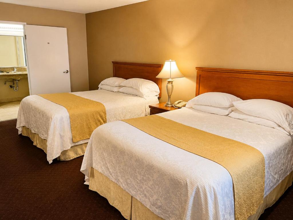 Burbank Inn and Suites - 